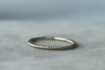 minimalistinis auksinis žiedas
