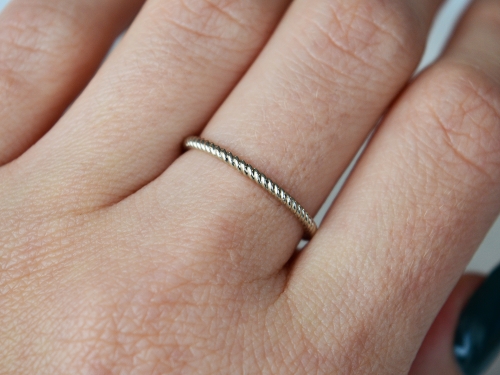 minimalistinis auksinis žiedas